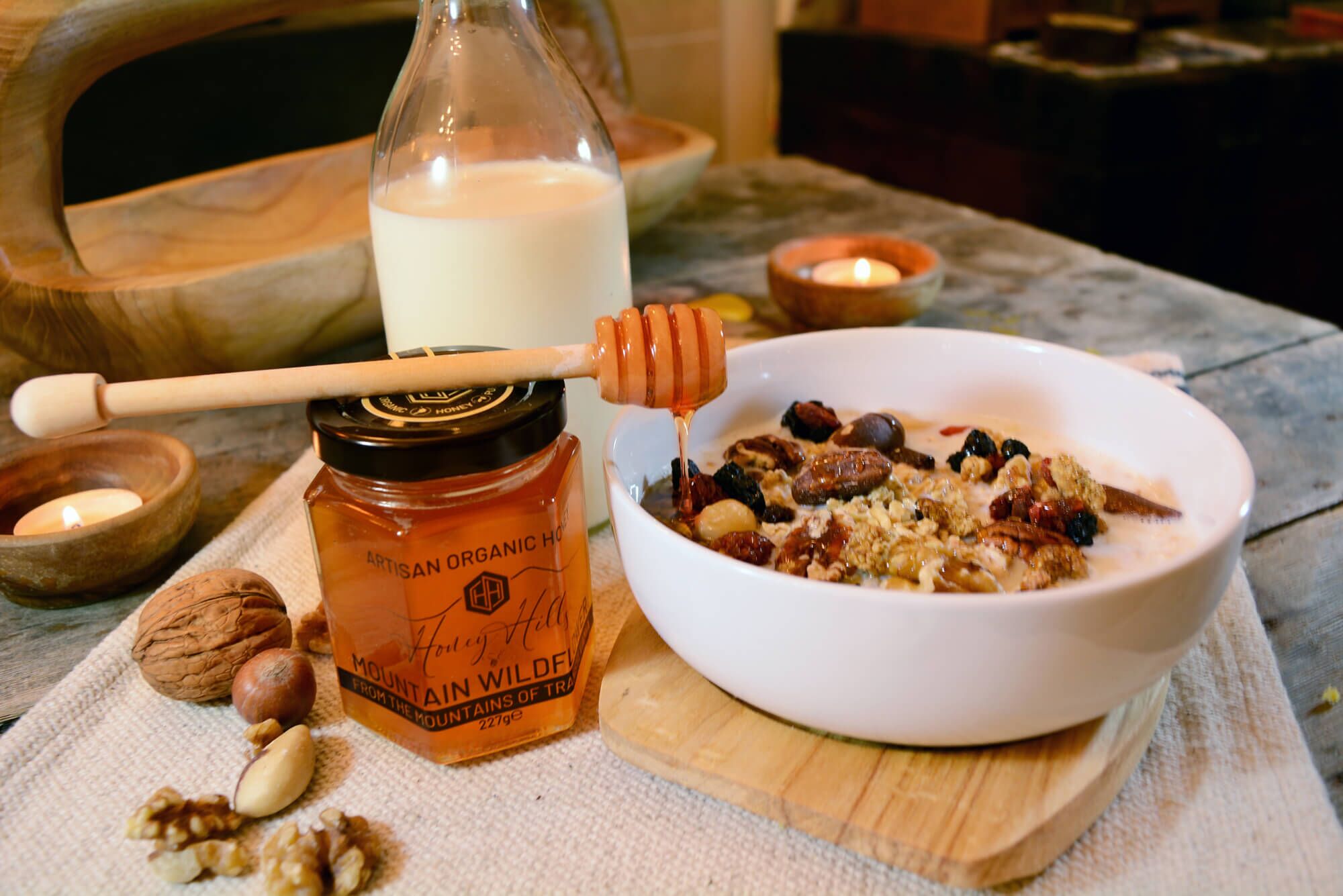 natural_-breakfast-ingredients - Honey Hills - Online artisan shop with delicious, rare raw mountain honey varieties Natural breakfast ingredients including milk, mountain wildflower honey, and a bowl of mixed granola.